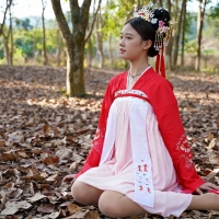 【布鞋币AI】树林枯叶红色汉服连裤袜红绣花布鞋坐跪44P