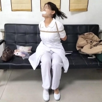 被装进麻袋的护士